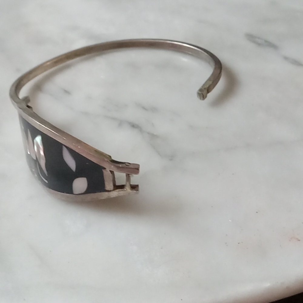 Black and white butterfly bracelet - Picture 2 of 2